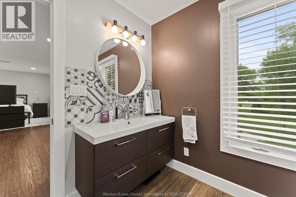 1718 Lesperance, Tecumseh, ON - Indoor Photo Showing Bathroom