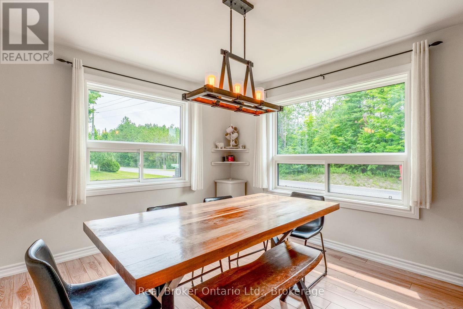 1819 Old Second Road S, Springwater, ON - Indoor Photo Showing Dining Room