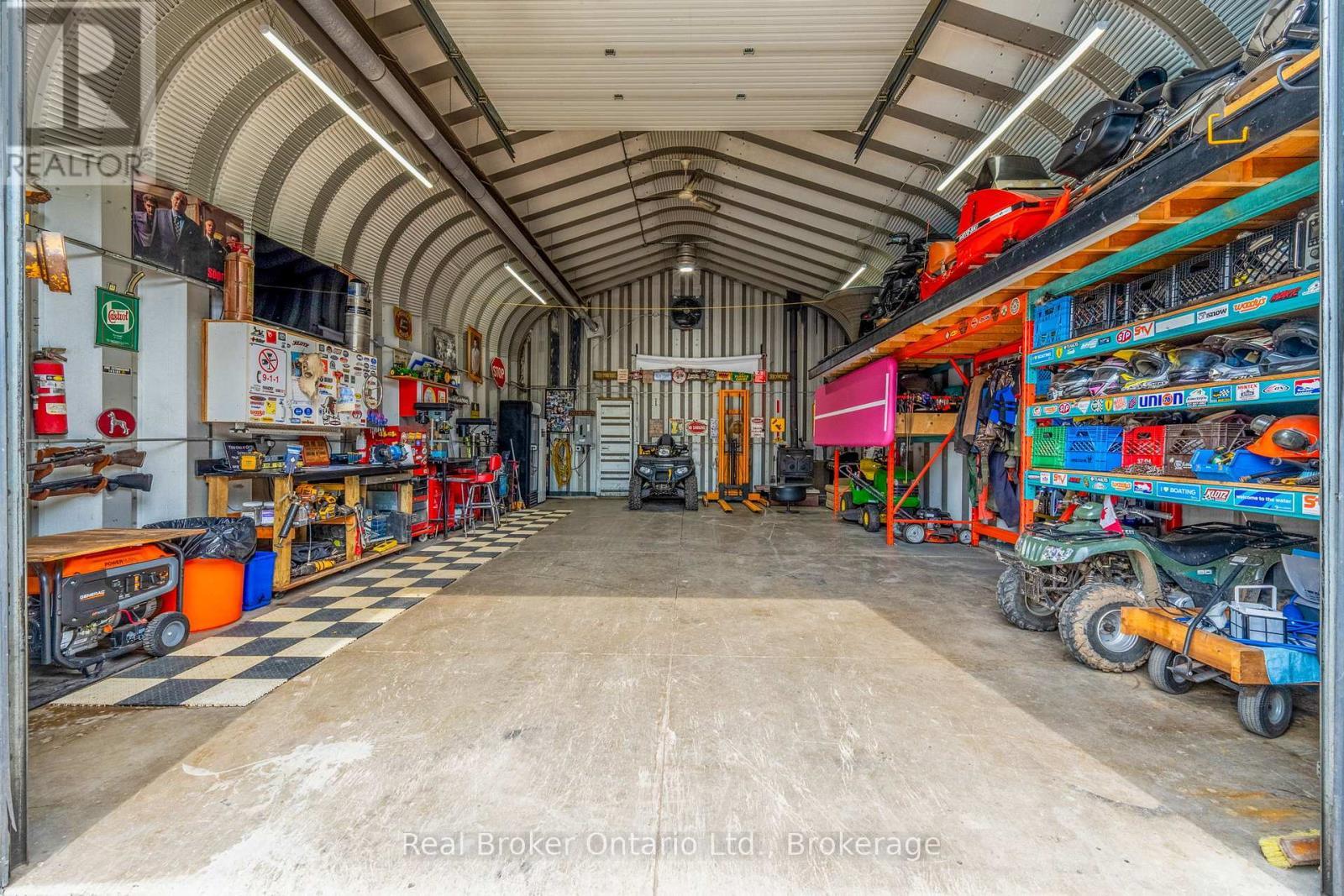 1819 Old Second Road S, Springwater, ON - Indoor Photo Showing Garage