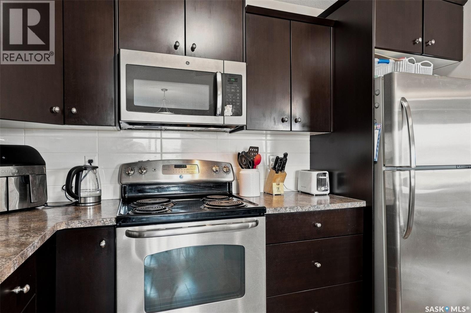 615 Peters Street, Warman, SK - Indoor Photo Showing Kitchen