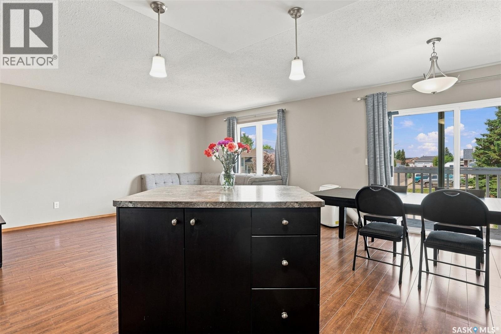 615 Peters Street, Warman, SK - Indoor