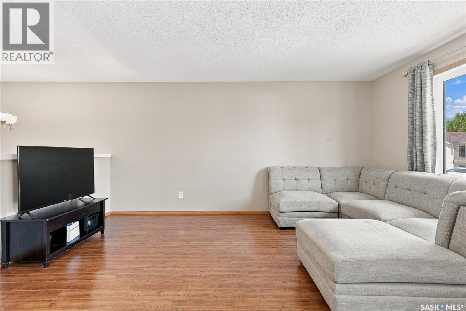 615 Peters Street, Warman, SK - Indoor Photo Showing Living Room