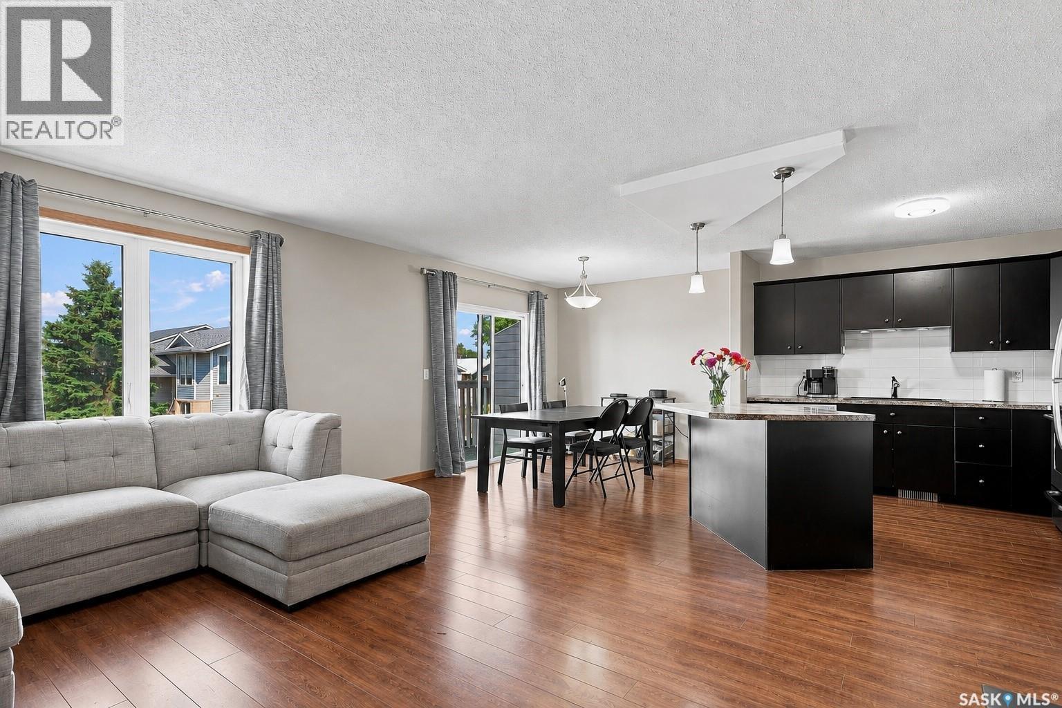 615 Peters Street, Warman, SK - Indoor