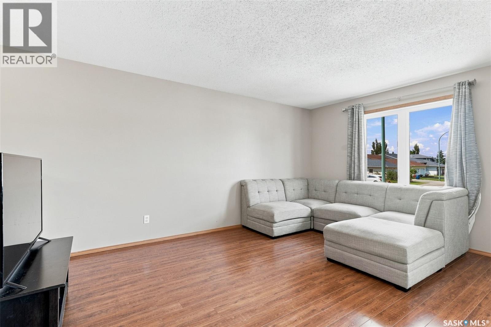 615 Peters Street, Warman, SK - Indoor Photo Showing Living Room