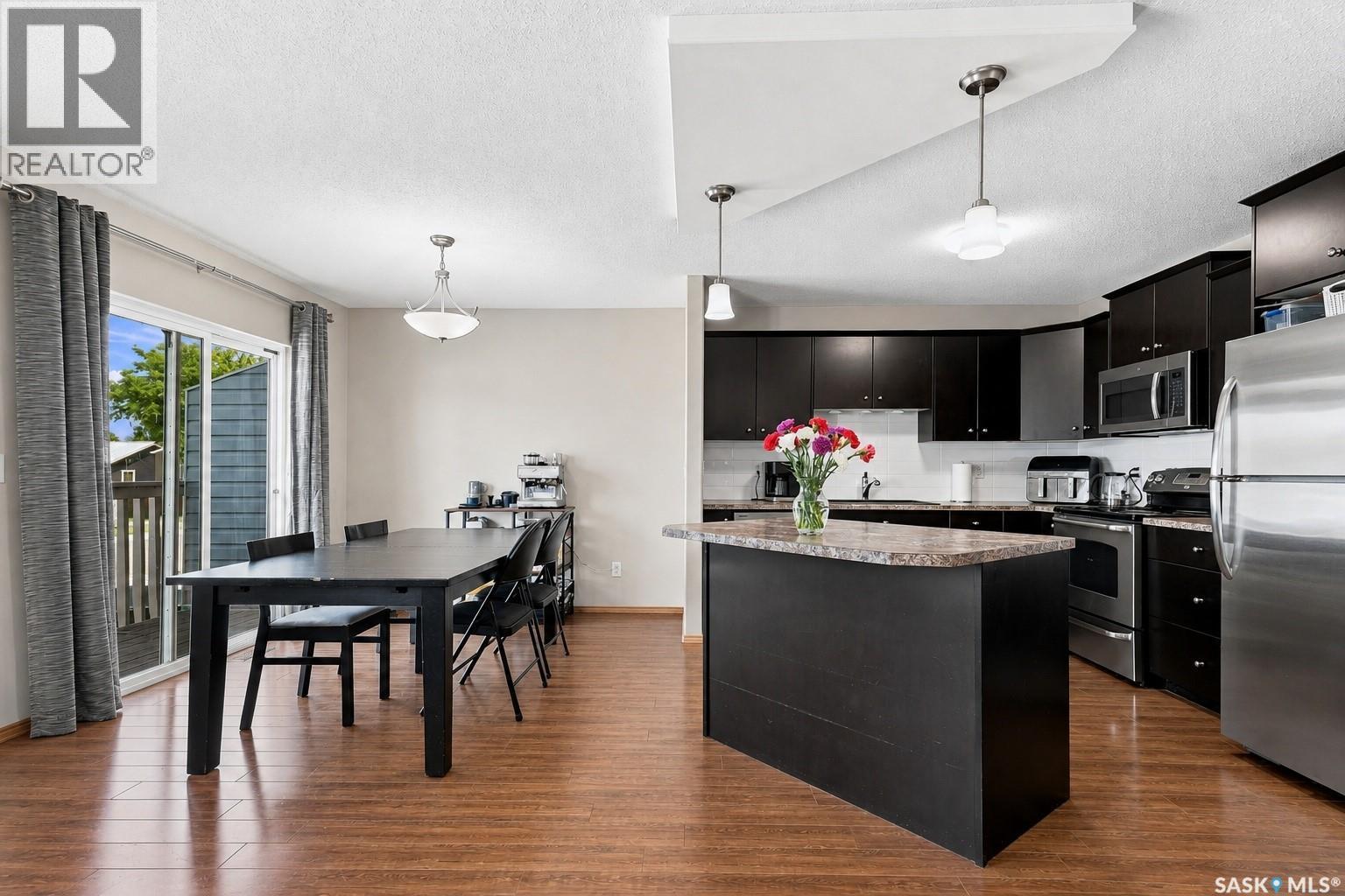 615 Peters Street, Warman, SK - Indoor