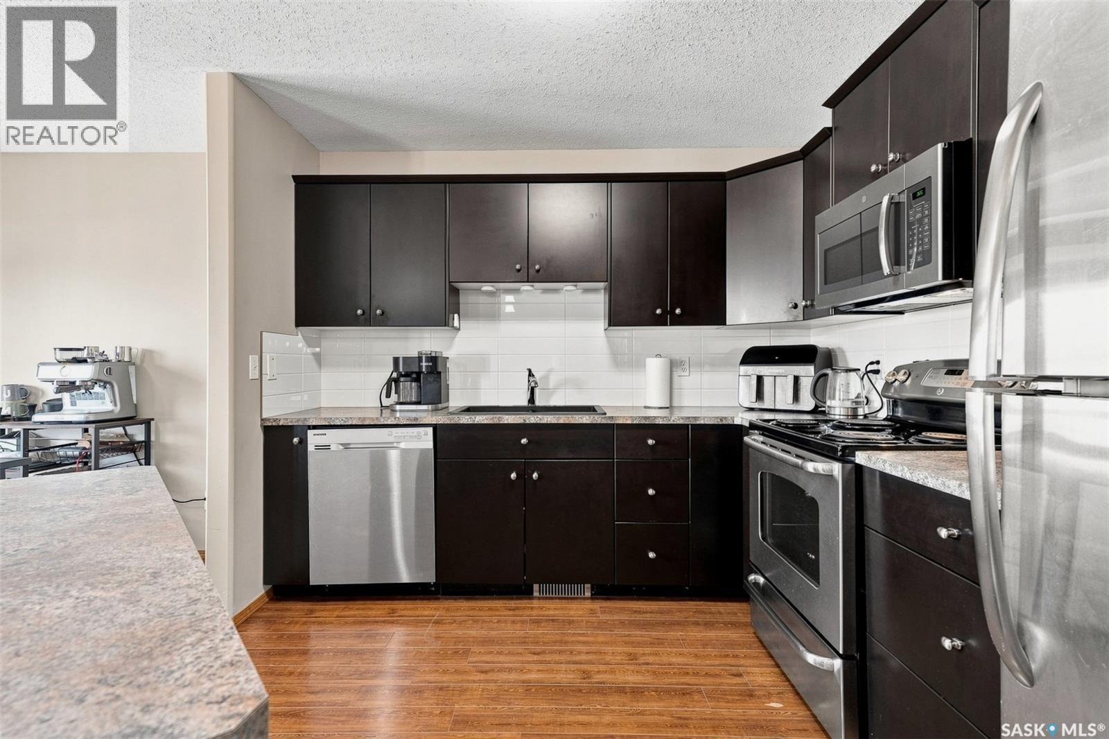 615 Peters Street, Warman, SK - Indoor Photo Showing Kitchen
