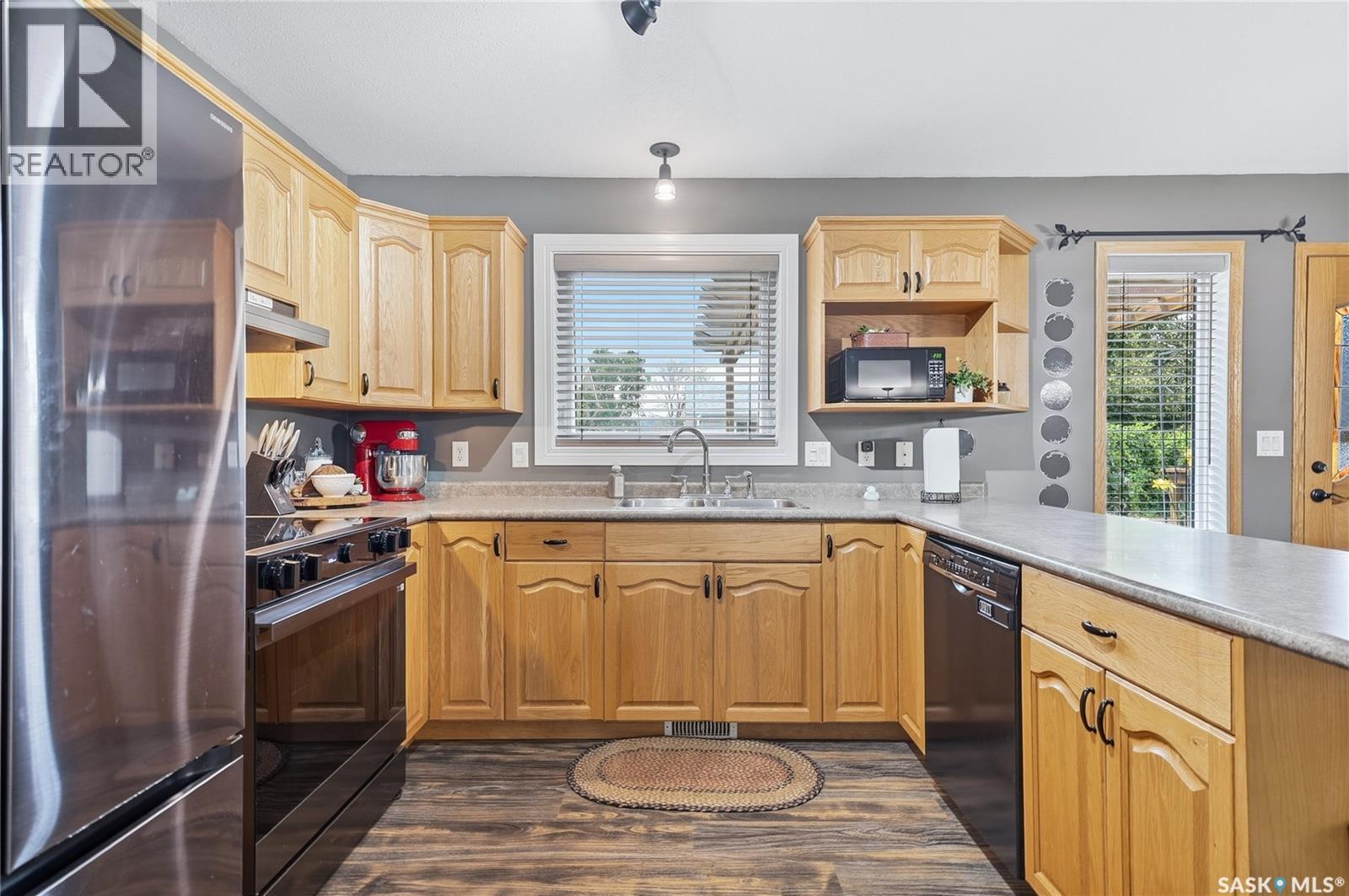 414 Sumner Lane, Saskatoon, SK - Indoor Photo Showing Kitchen