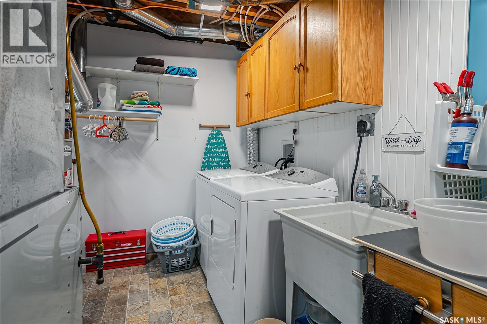 414 Sumner Lane, Saskatoon, SK - Indoor Photo Showing Laundry Room