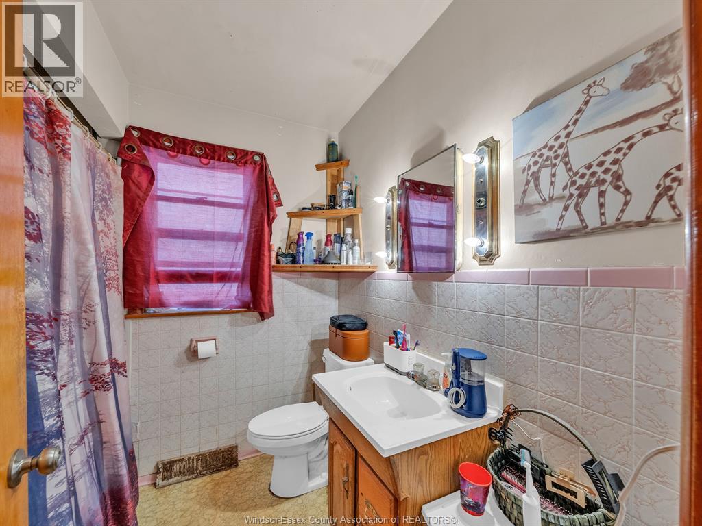 1477 Windermere Road, Windsor, ON - Indoor Photo Showing Bathroom