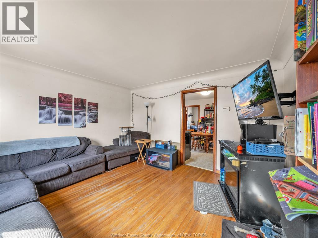 1477 Windermere Road, Windsor, ON - Indoor Photo Showing Living Room