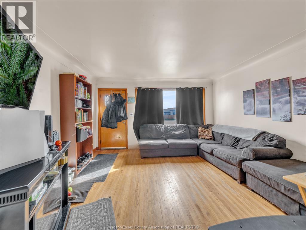 1477 Windermere Road, Windsor, ON - Indoor Photo Showing Living Room