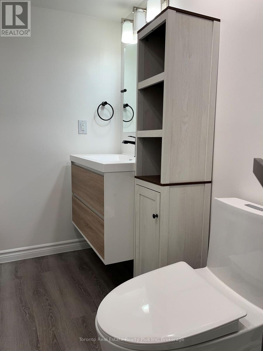 21 Nicholson Drive, Barrie, ON - Indoor Photo Showing Bathroom
