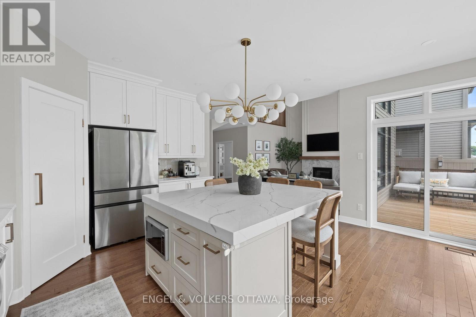 351 Shuttleworth Drive, Ottawa, ON - Indoor Photo Showing Kitchen