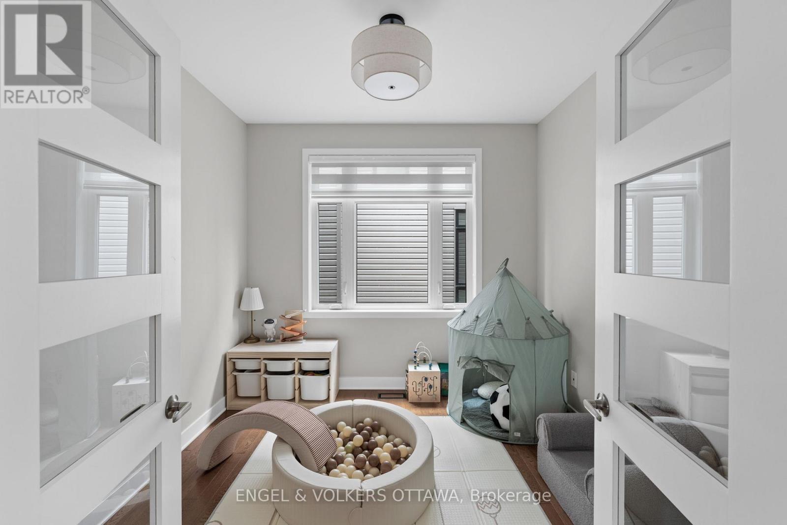 351 Shuttleworth Drive, Ottawa, ON - Indoor Photo Showing Other Room