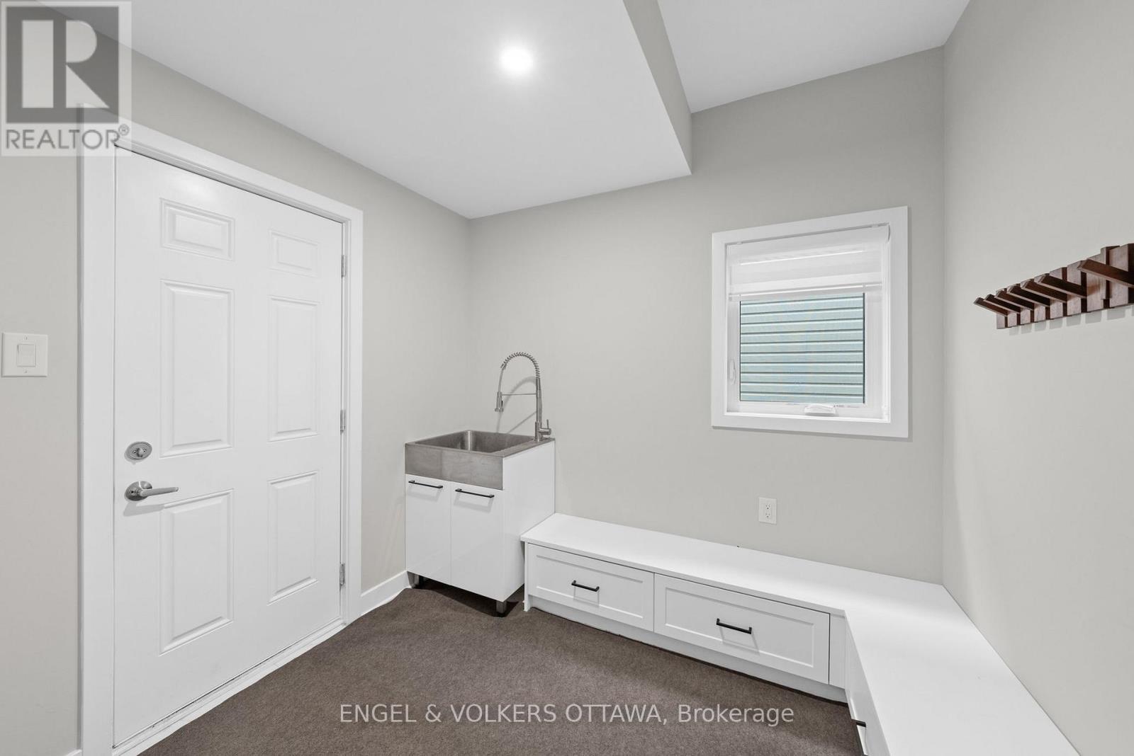 351 Shuttleworth Drive, Ottawa, ON - Indoor