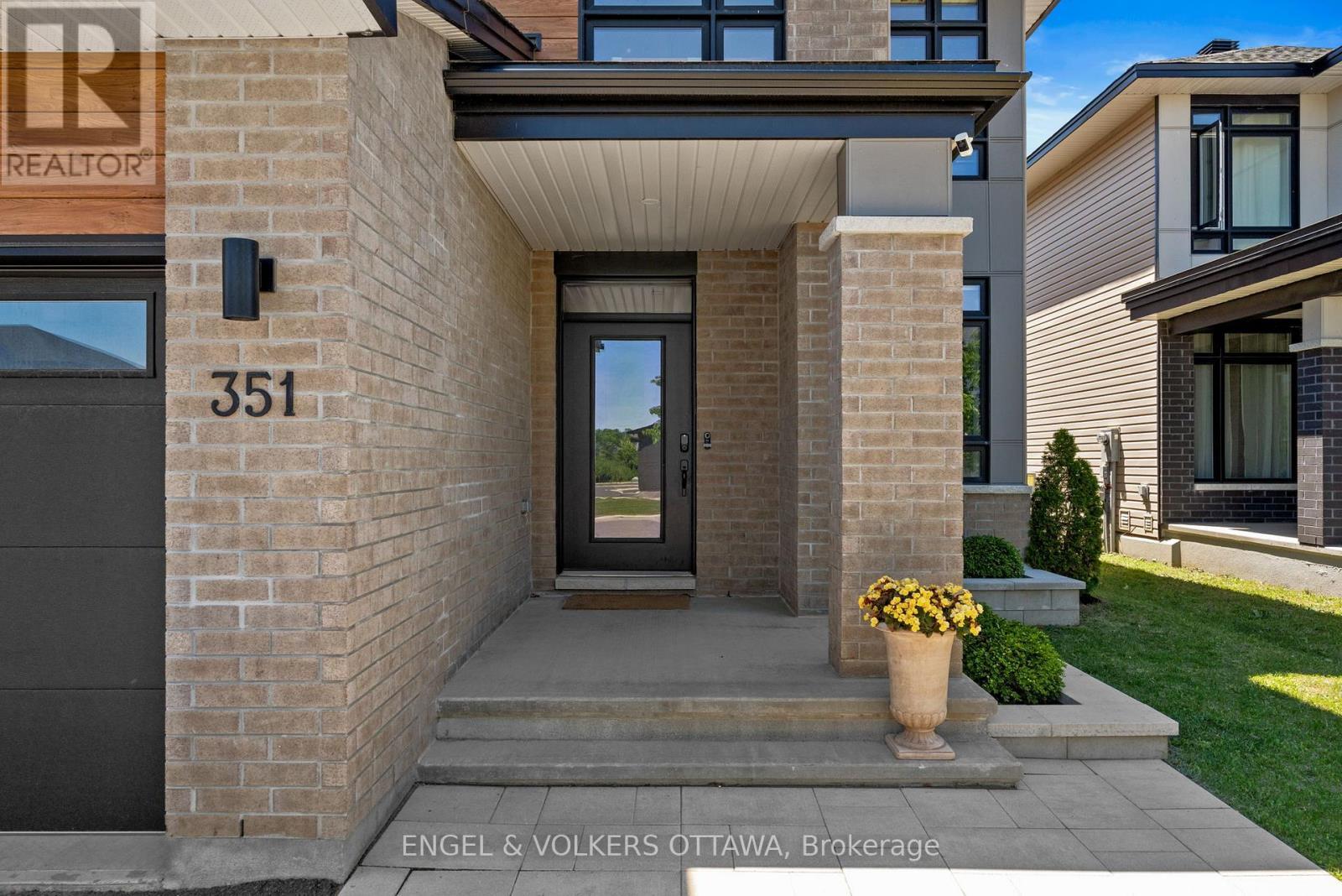 351 Shuttleworth Drive, Ottawa, ON - Outdoor