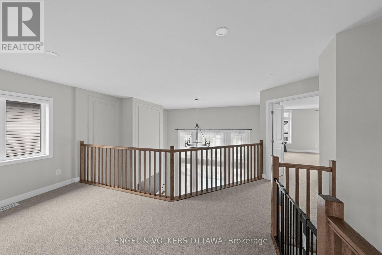 351 Shuttleworth Drive, Ottawa, ON - Indoor Photo Showing Other Room