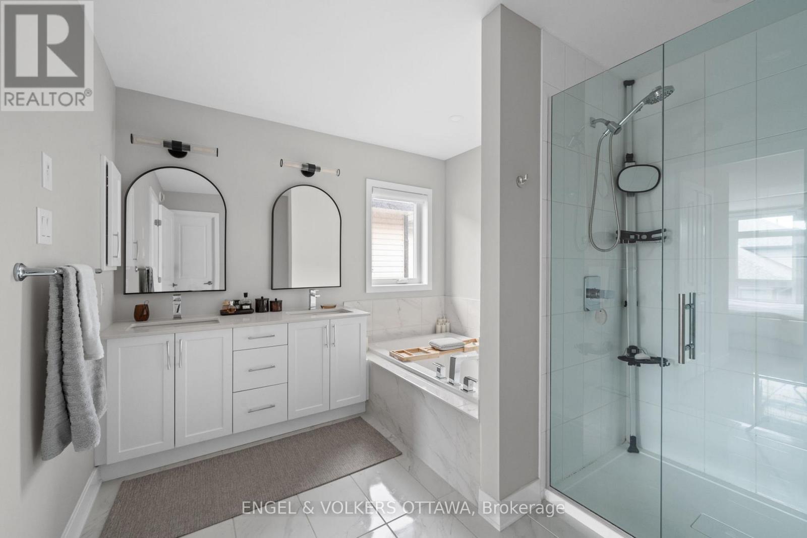 351 Shuttleworth Drive, Ottawa, ON - Indoor Photo Showing Bathroom