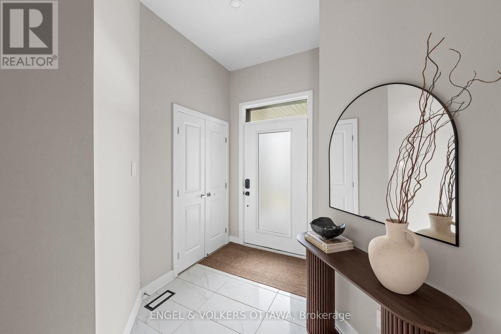 351 Shuttleworth Drive, Ottawa, ON - Indoor Photo Showing Other Room