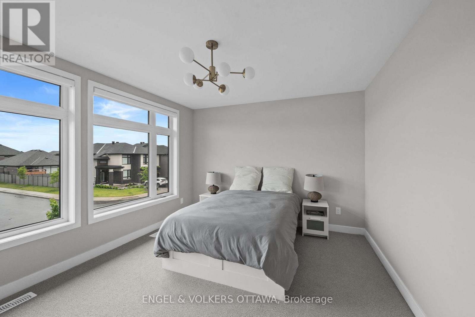 351 Shuttleworth Drive, Ottawa, ON - Indoor Photo Showing Bedroom