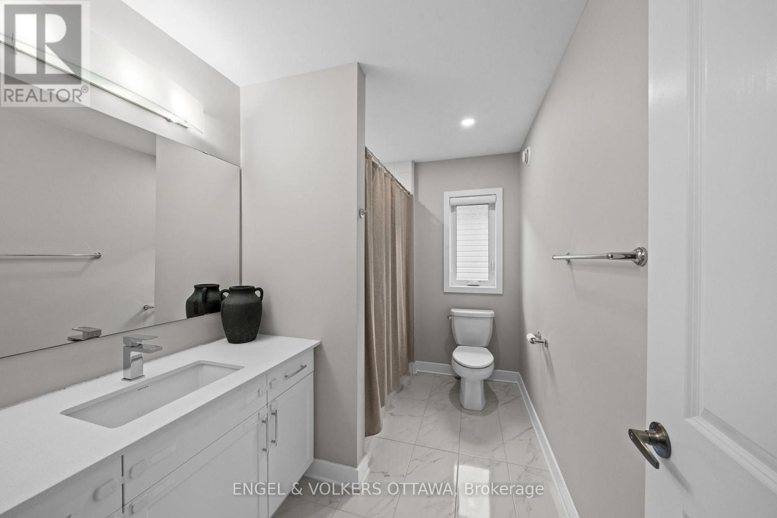 351 Shuttleworth Drive, Ottawa, ON - Indoor Photo Showing Bathroom