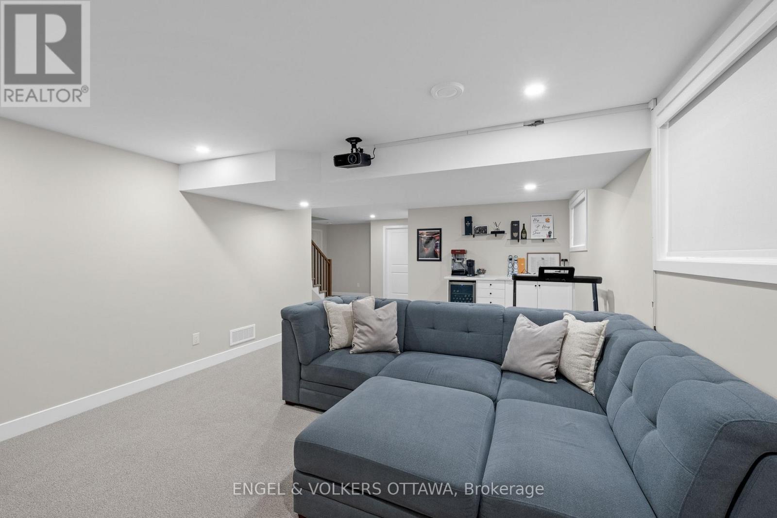 351 Shuttleworth Drive, Ottawa, ON - Indoor
