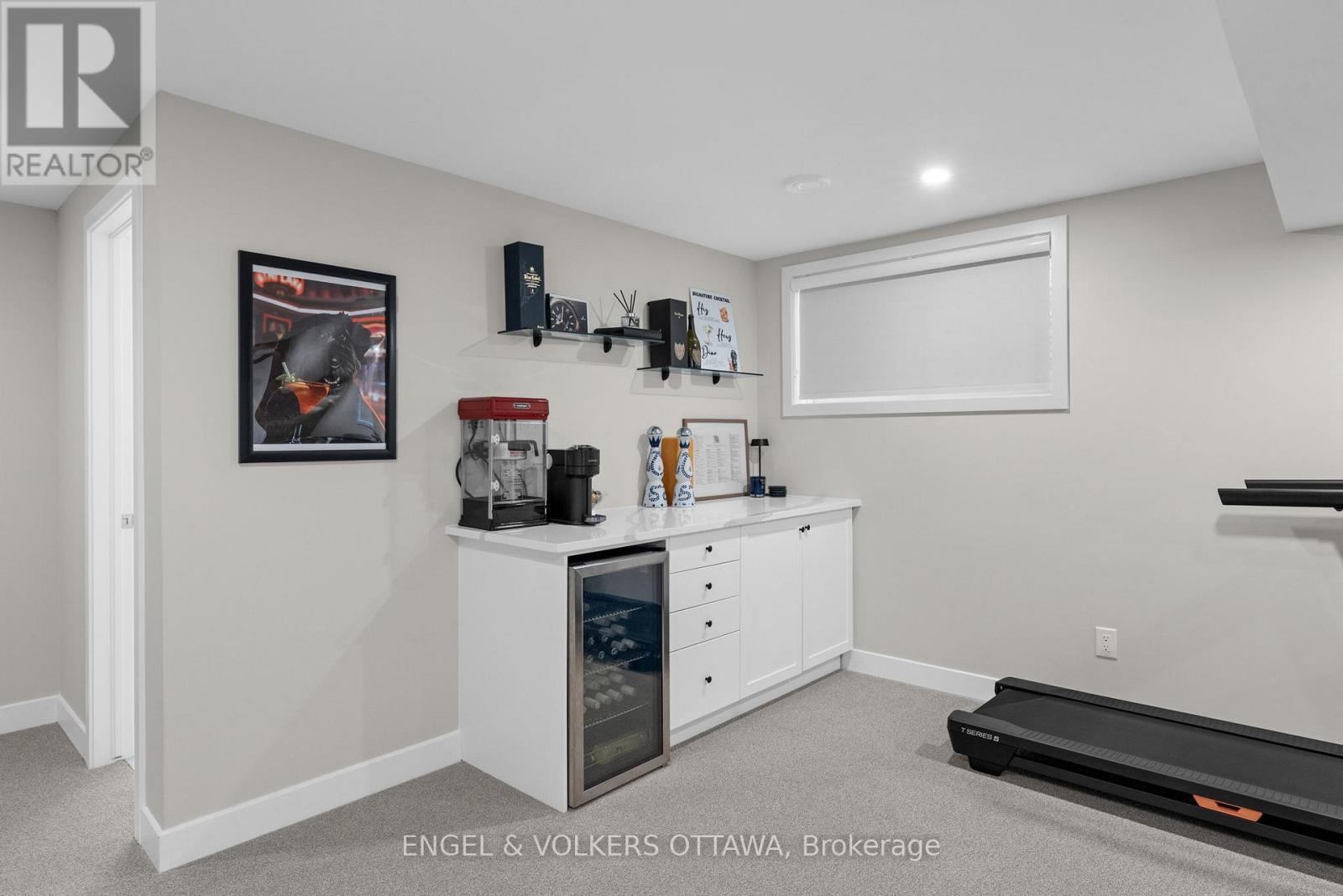 351 Shuttleworth Drive, Ottawa, ON - Indoor Photo Showing Other Room