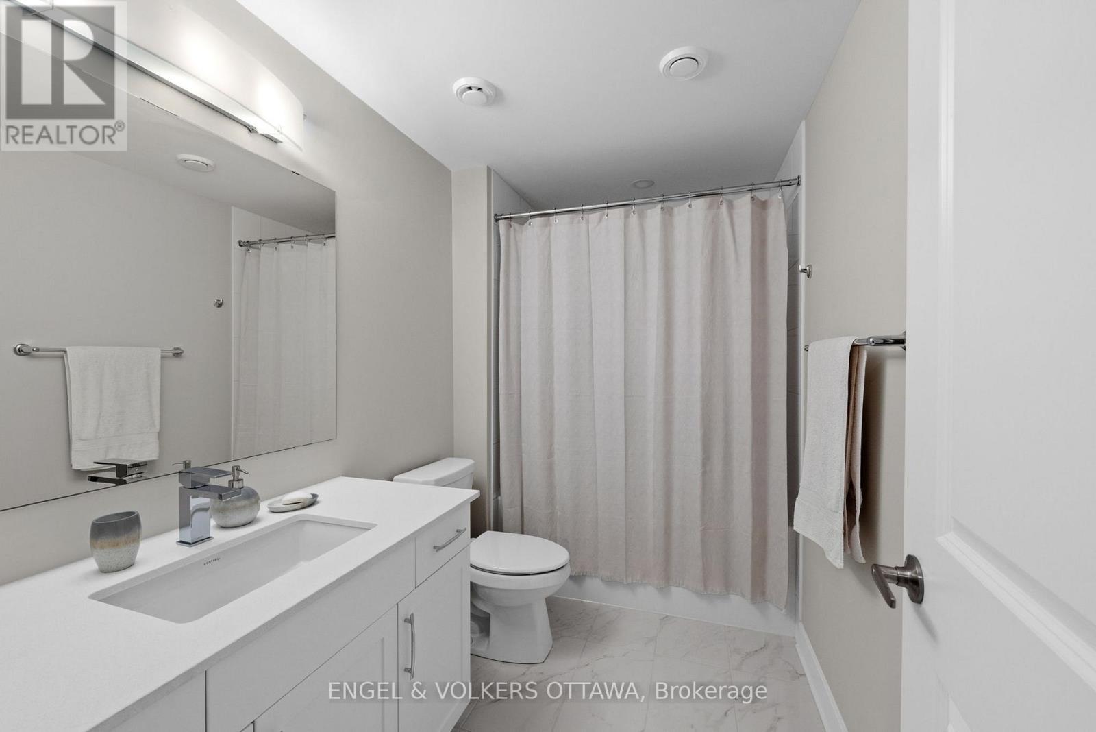 351 Shuttleworth Drive, Ottawa, ON - Indoor Photo Showing Bathroom