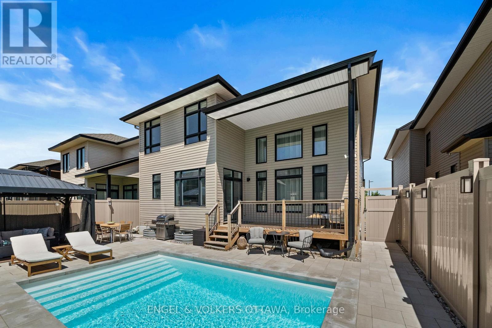 351 Shuttleworth Drive, Ottawa, ON - Outdoor With In Ground Pool With Deck Patio Veranda