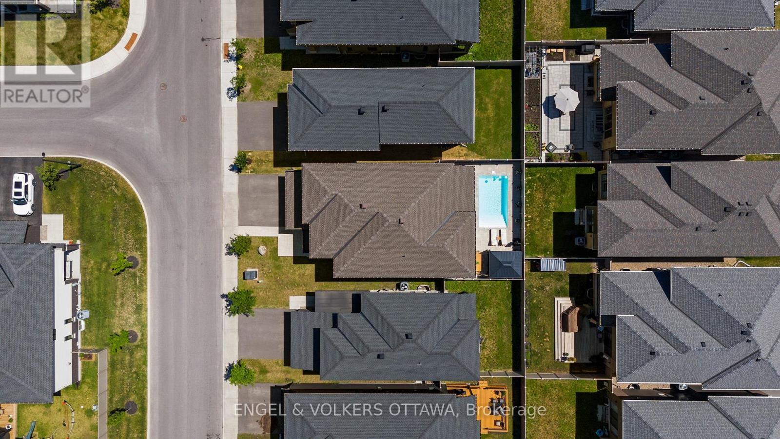 351 Shuttleworth Drive, Ottawa, ON - With View