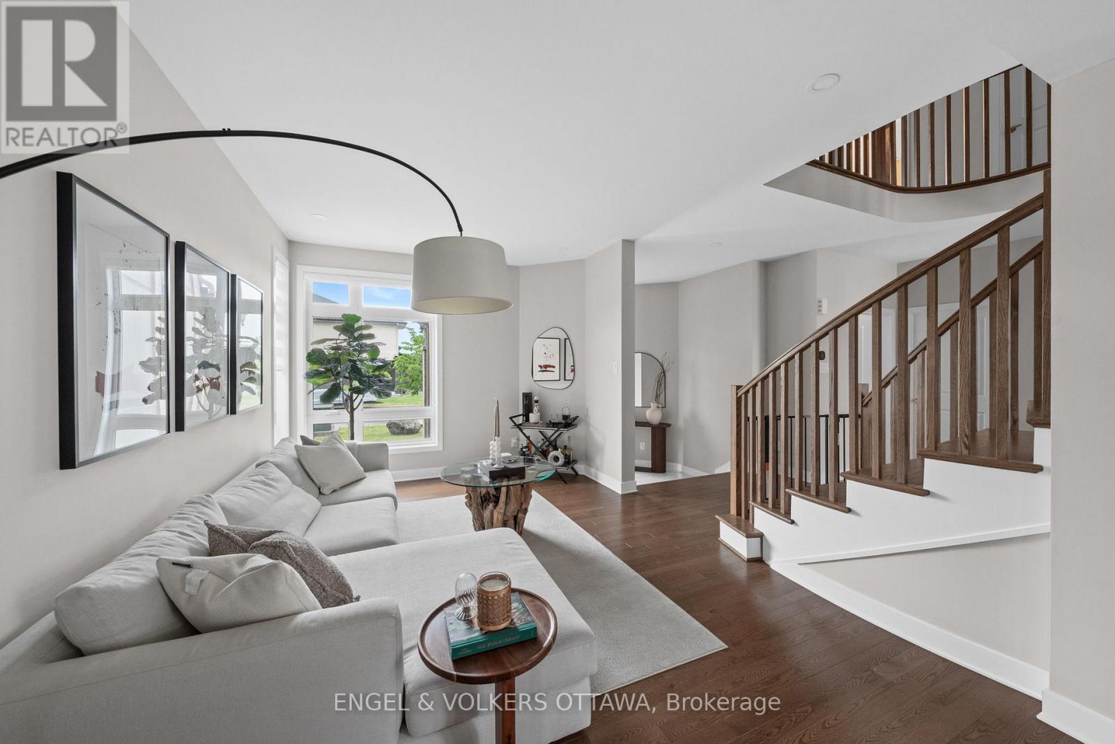 351 Shuttleworth Drive, Ottawa, ON - Indoor Photo Showing Other Room