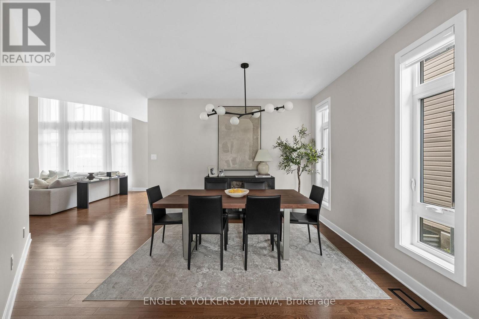 351 Shuttleworth Drive, Ottawa, ON - Indoor Photo Showing Dining Room