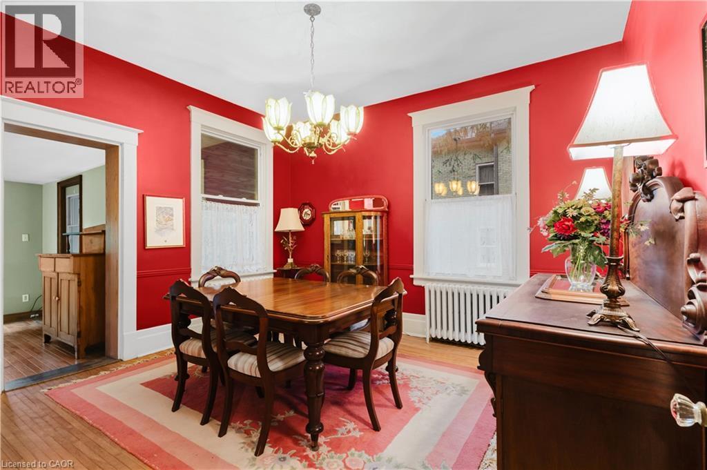 136 Blair Road, Cambridge, ON - Indoor Photo Showing Dining Room