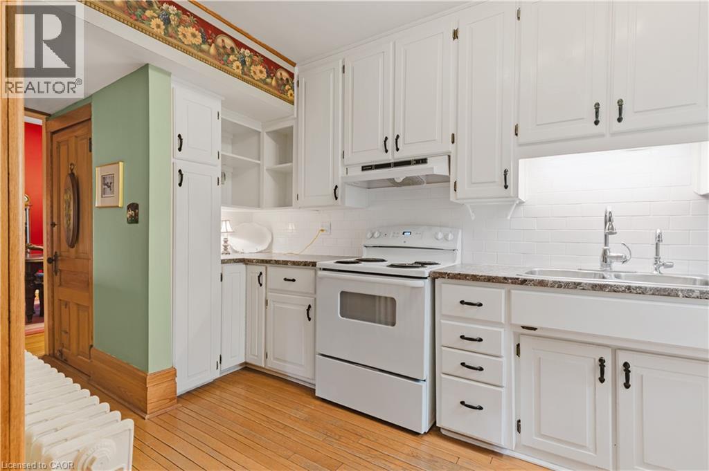 136 Blair Road, Cambridge, ON - Indoor Photo Showing Kitchen