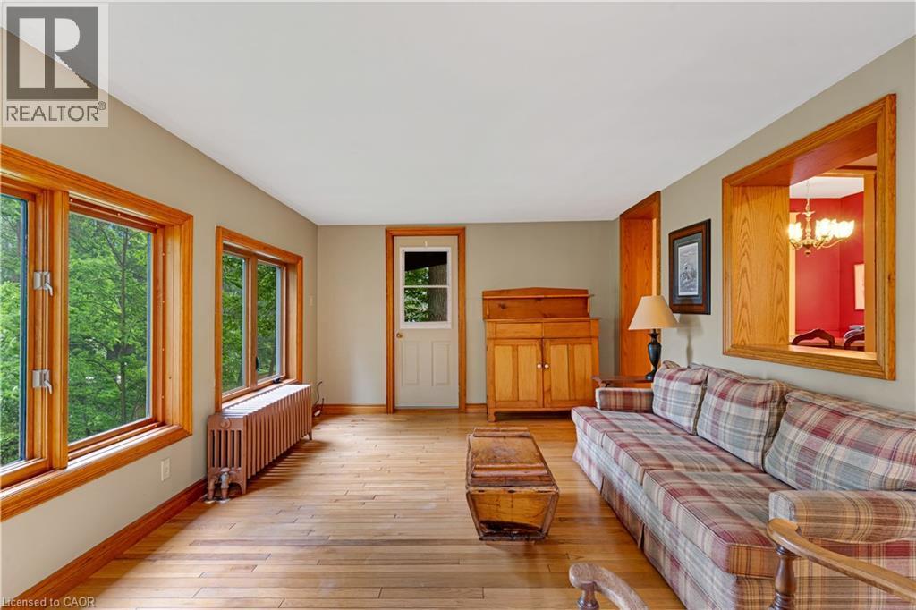 136 Blair Road, Cambridge, ON - Indoor Photo Showing Living Room