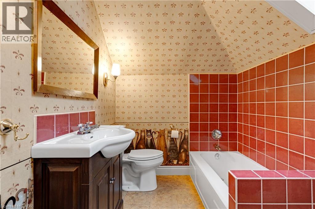 136 Blair Road, Cambridge, ON - Indoor Photo Showing Bathroom