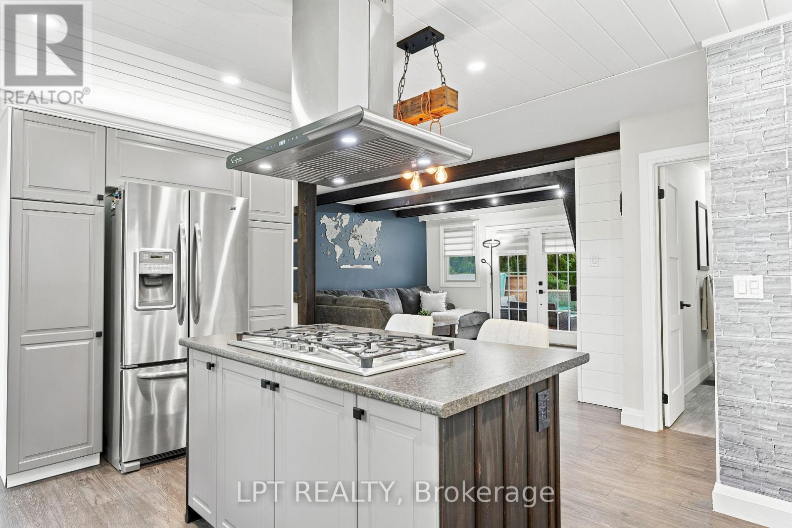 2628 Westshore Crescent, Severn, ON - Indoor Photo Showing Kitchen