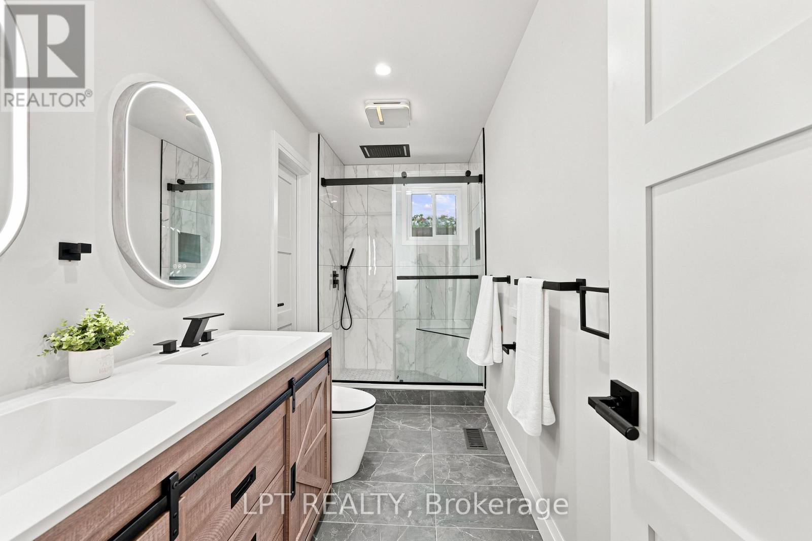 2628 Westshore Crescent, Severn, ON - Indoor Photo Showing Bathroom
