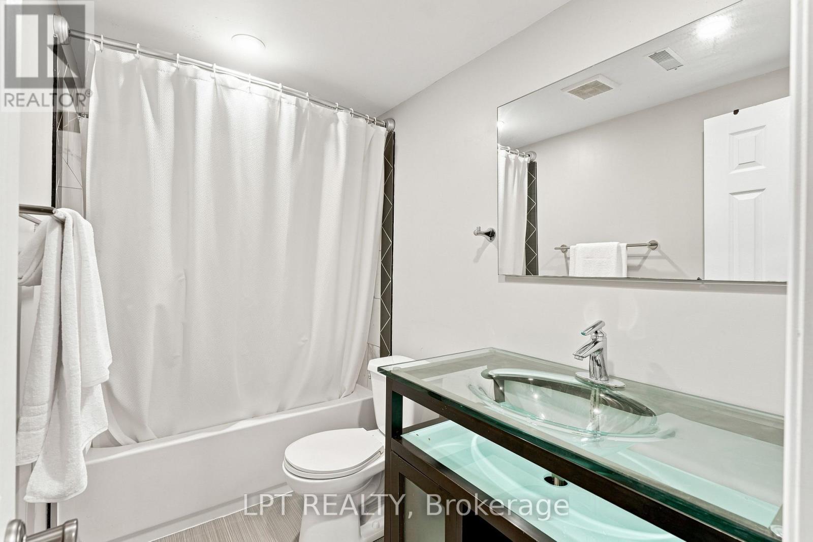 4 Piece Bath in Basement - 2628 Westshore Crescent, Severn, ON - Indoor Photo Showing Bathroom