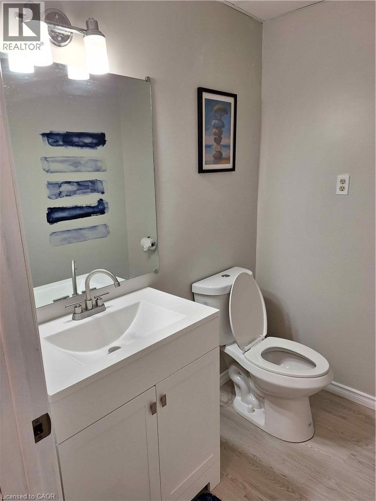48 Crestlynn Crescent, Simcoe, ON - Indoor Photo Showing Bathroom