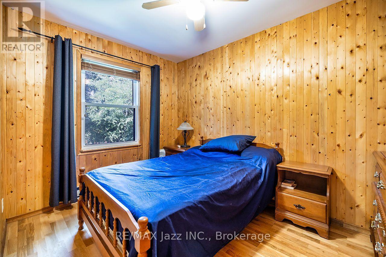 50 Long Island, Otonabee-South Monaghan, ON - Indoor Photo Showing Bedroom