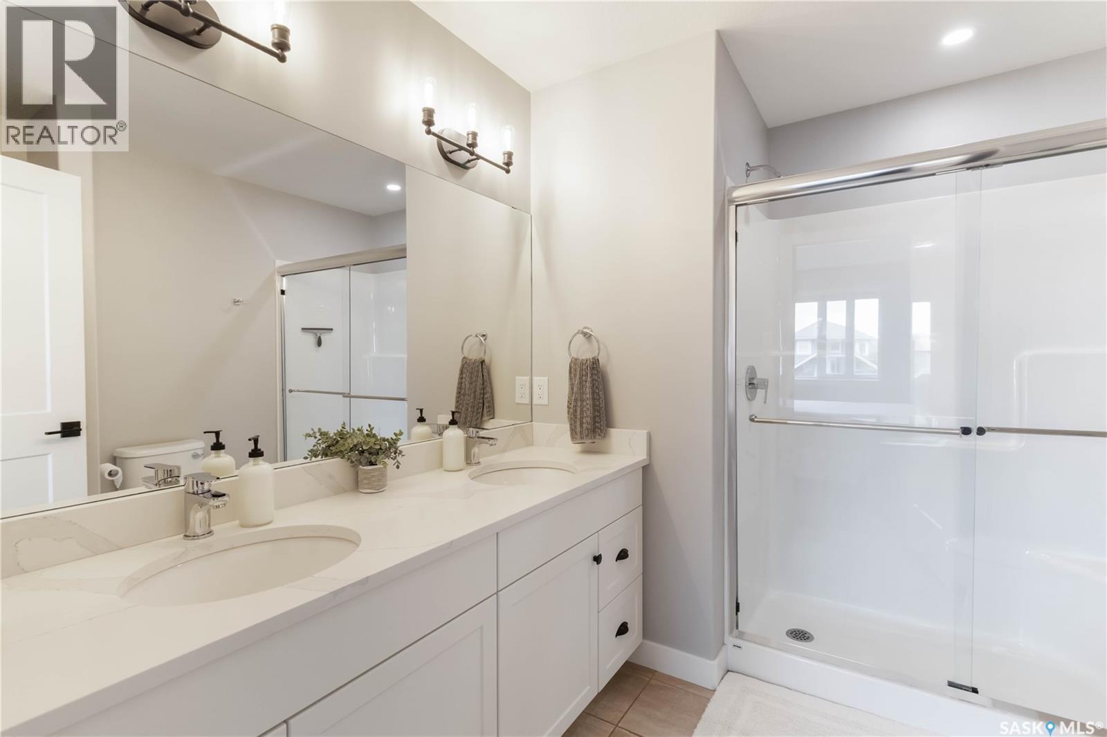 238 Dubois Crescent, Saskatoon, SK - Indoor Photo Showing Bathroom