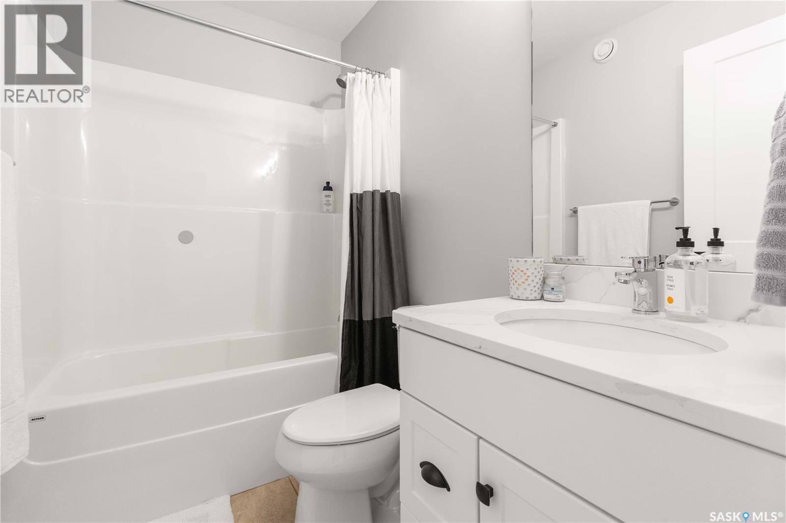 238 Dubois Crescent, Saskatoon, SK - Indoor Photo Showing Bathroom