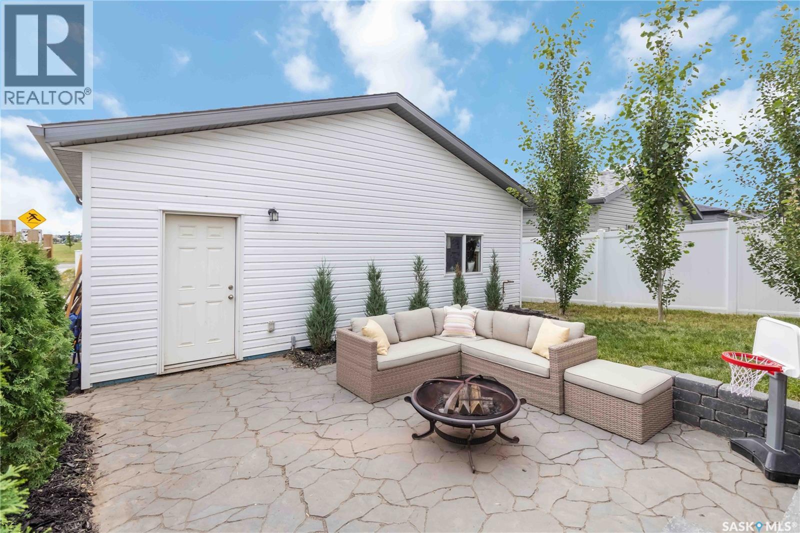 238 Dubois Crescent, Saskatoon, SK - Outdoor