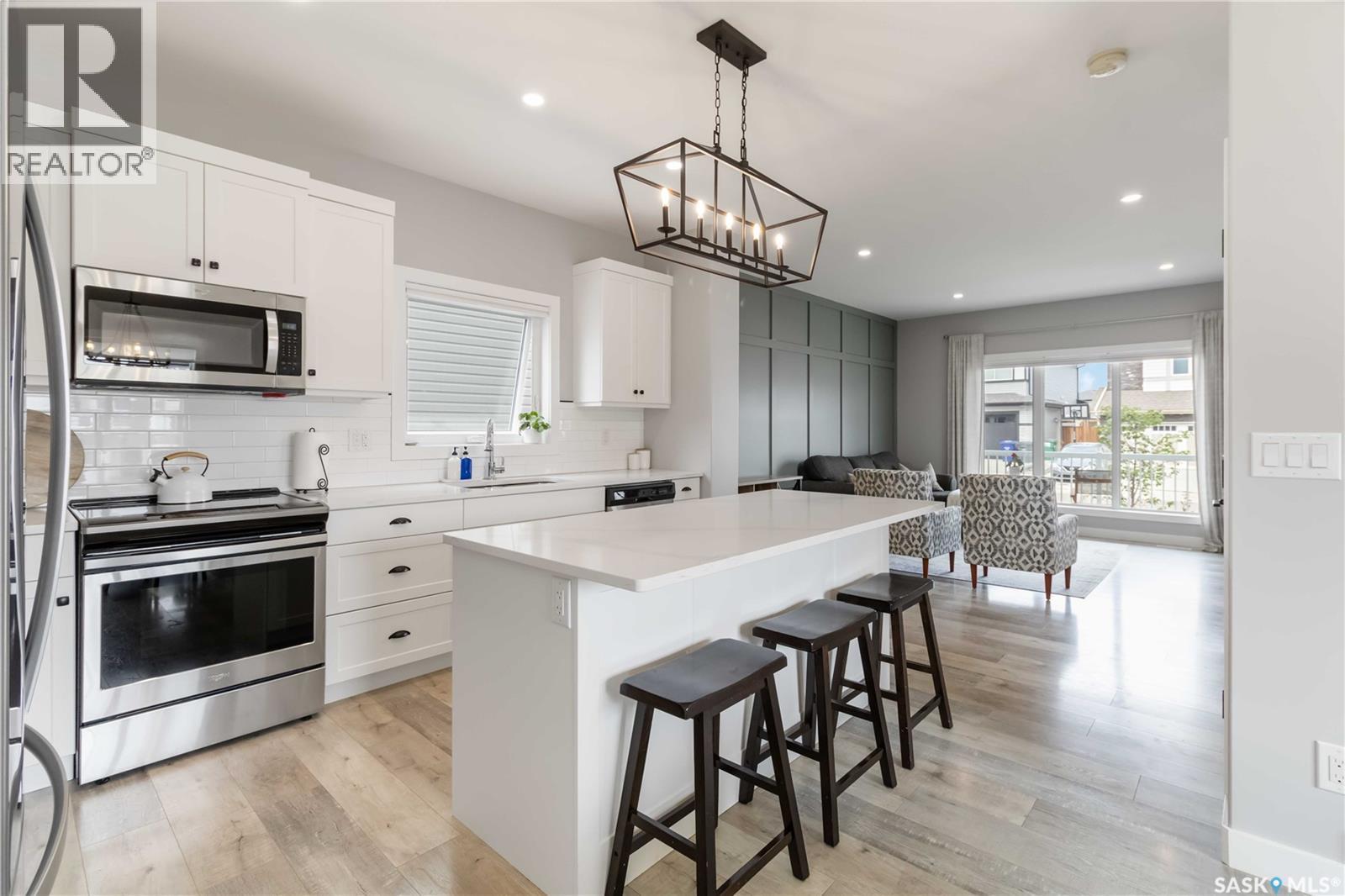 238 Dubois Crescent, Saskatoon, SK - Indoor Photo Showing Kitchen With Upgraded Kitchen