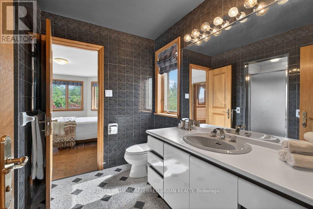 162 Codsell Avenue, Toronto, ON - Indoor Photo Showing Bathroom