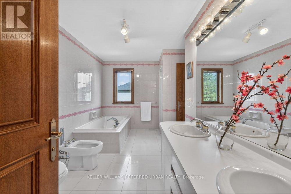 162 Codsell Avenue, Toronto, ON - Indoor Photo Showing Bathroom