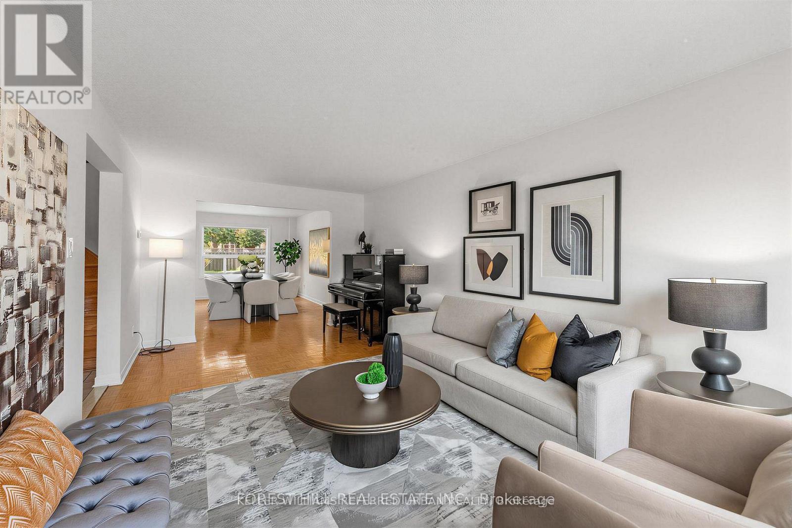 4129 Molly Avenue, Mississauga, ON - Indoor Photo Showing Living Room