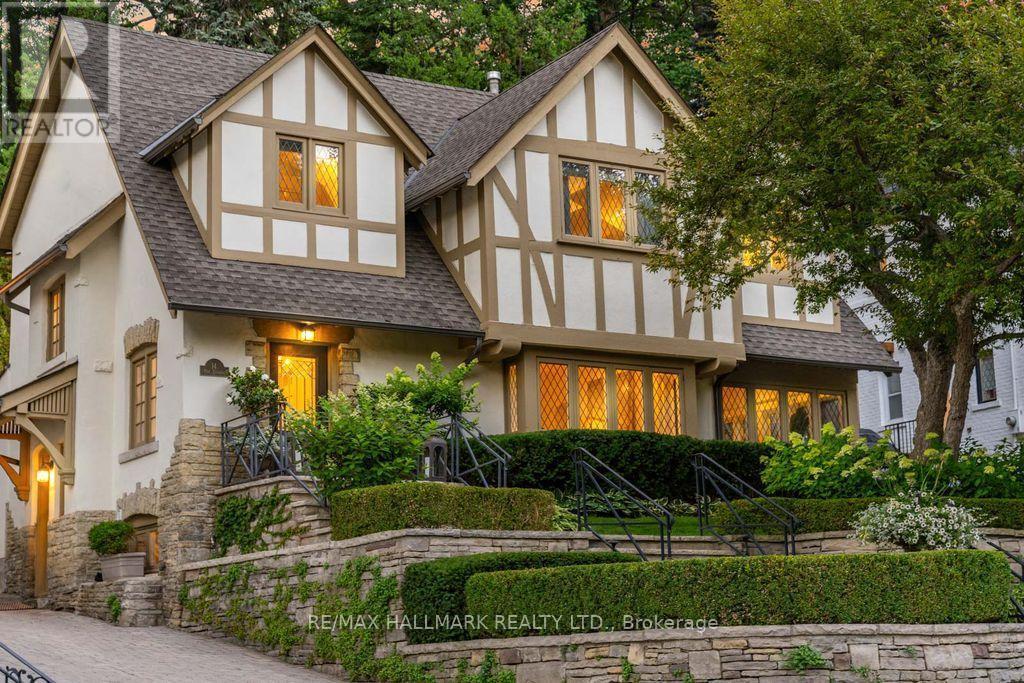 14 Pine Crescent, Toronto, ON - Outdoor