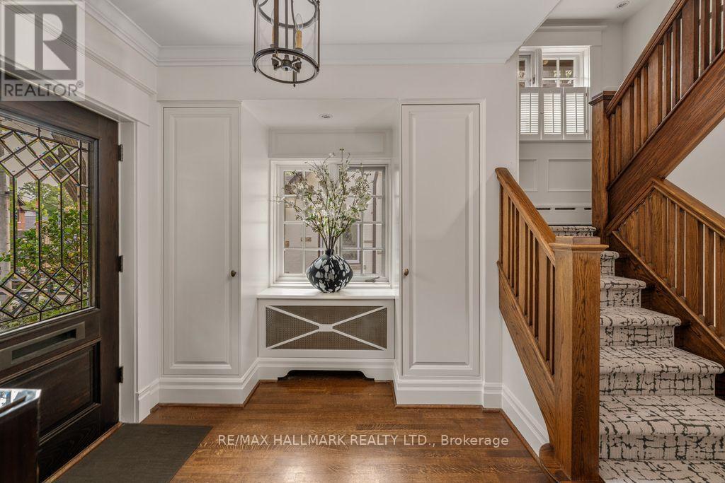 14 Pine Crescent, Toronto, ON - Indoor Photo Showing Other Room